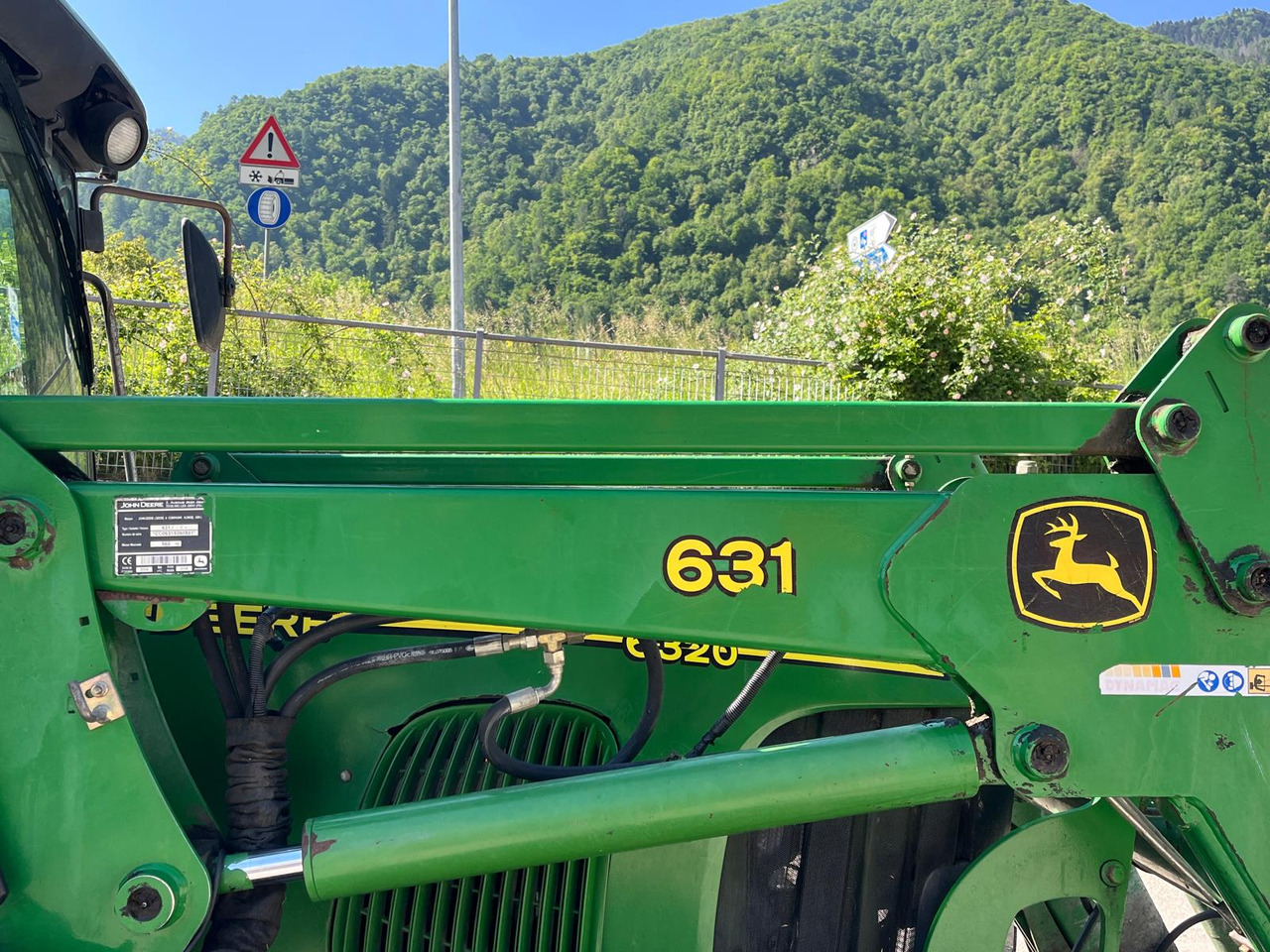 Tractor JOHN DEERE 6320: foto 16