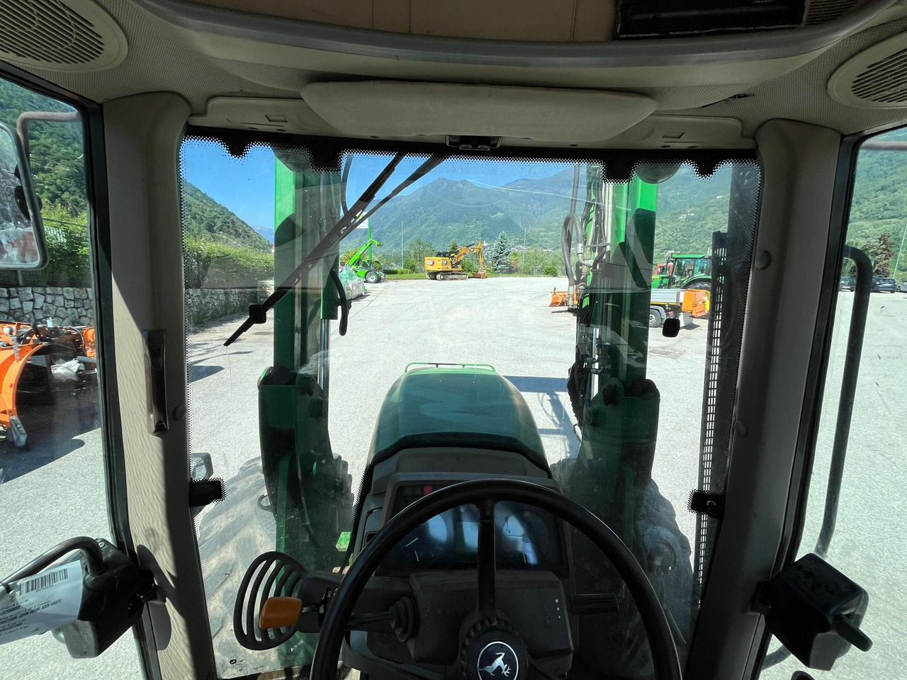 Tractor JOHN DEERE 6320: foto 15