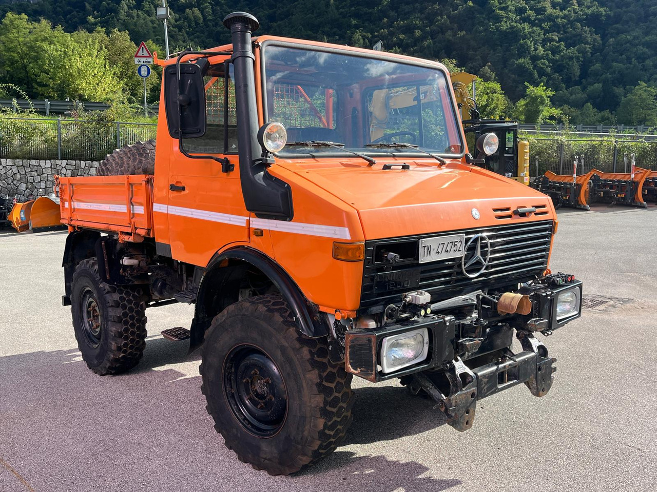MERCEDES BENZ UNIMOG U1200 – 70 - Volquete camión: foto 4 MERCEDES BENZ UNIMOG U1200 – 70 - Volquete camión: foto 4