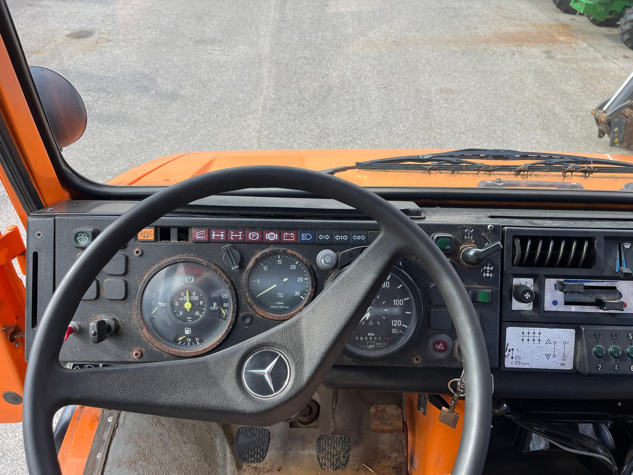 Volquete camión MERCEDES BENZ UNIMOG U1200 – 70: foto 11