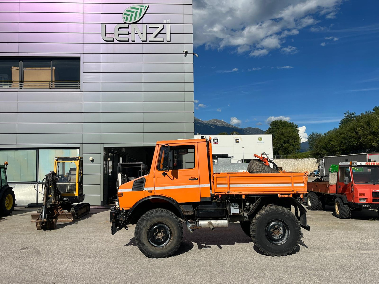 MERCEDES BENZ UNIMOG U1200 – 70 - Volquete camión: foto 2 MERCEDES BENZ UNIMOG U1200 – 70 - Volquete camión: foto 2