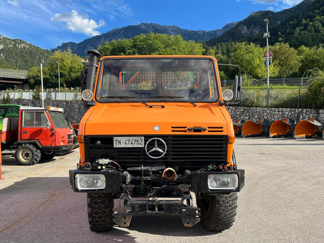 MERCEDES BENZ UNIMOG U1200 – 70 - Volquete camión: foto 3 MERCEDES BENZ UNIMOG U1200 – 70 - Volquete camión: foto 3