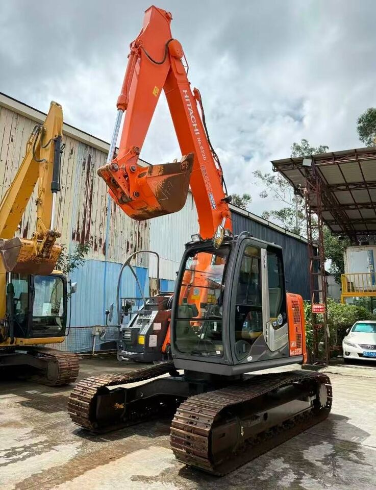 Hitachi 135 - Excavadora de cadenas: foto 2 Hitachi 135 - Excavadora de cadenas: foto 2