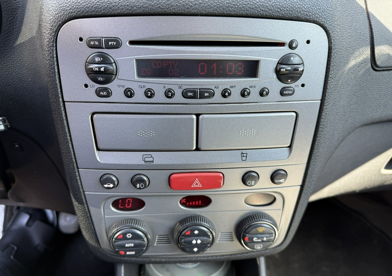 Alfa Romeo 147 Alfa Romeo 147 Klima 1.9 jtd-140KM - Hatchback: foto 5 Alfa Romeo 147 Alfa Romeo 147 Klima 1.9 jtd-140KM - Hatchback: foto 5