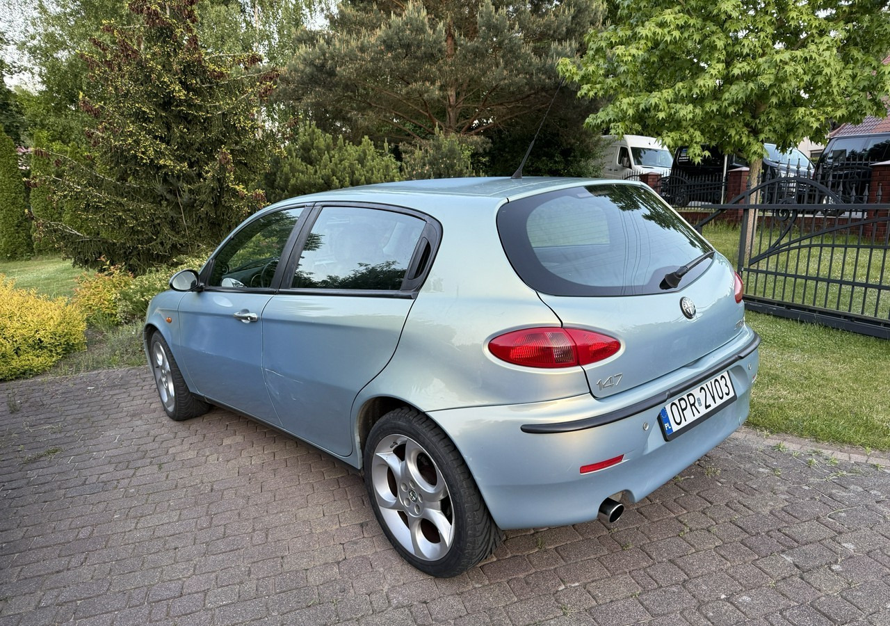 Alfa Romeo 147 Alfa Romeo 147 Klima 1.9 jtd-140KM - Hatchback: foto 4 Alfa Romeo 147 Alfa Romeo 147 Klima 1.9 jtd-140KM - Hatchback: foto 4