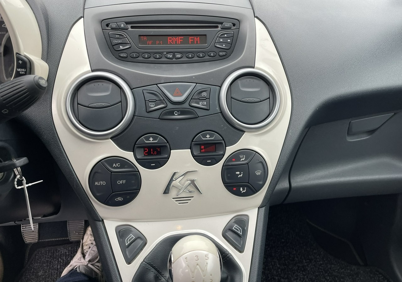 Ford KA II Ford KA 1.2 Champions Edition Klima Panorama 2012 - Hatchback: foto 4 Ford KA II Ford KA 1.2 Champions Edition Klima Panorama 2012 - Hatchback: foto 4