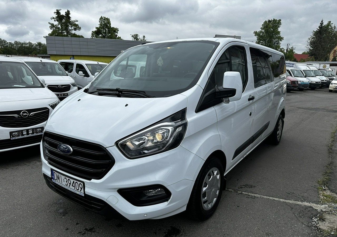 Ford Transit Custom Custom do przewozu Niepełnosprawnych inwalida rampa Model 2021 PFRO - Furgoneta de pasajeros: foto 2 Ford Transit Custom Custom do przewozu Niepełnosprawnych inwalida rampa Model 2021 PFRO - Furgoneta de pasajeros: foto 2