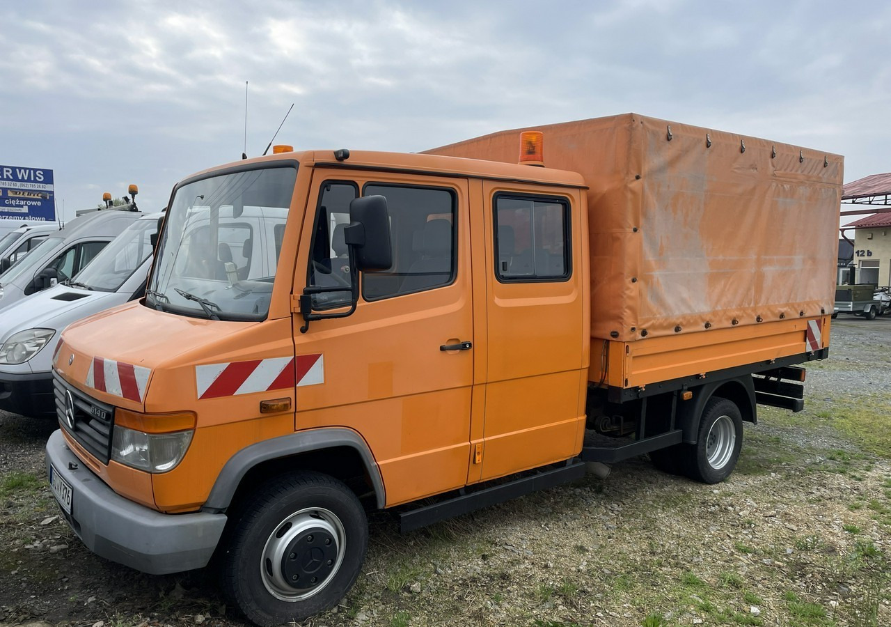 Mercedes-Benz Inny Mercedes-Benz Vario 614 Brygadówka skrzynia plandeka 6-oso doka dokka 2004 - Camión lona: foto 4 Mercedes-Benz Inny Mercedes-Benz Vario 614 Brygadówka skrzynia plandeka 6-oso doka dokka 2004 - Camión lona: foto 4