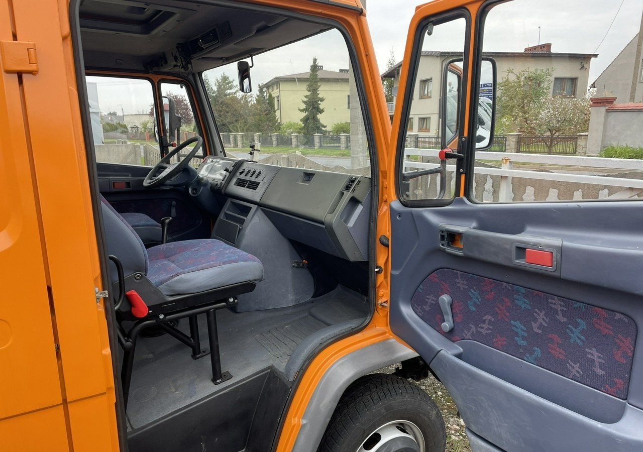 Mercedes-Benz Inny Mercedes-Benz Vario 614 Brygadówka skrzynia plandeka 6-oso doka dokka 2004 - Camión lona: foto 3 Mercedes-Benz Inny Mercedes-Benz Vario 614 Brygadówka skrzynia plandeka 6-oso doka dokka 2004 - Camión lona: foto 3