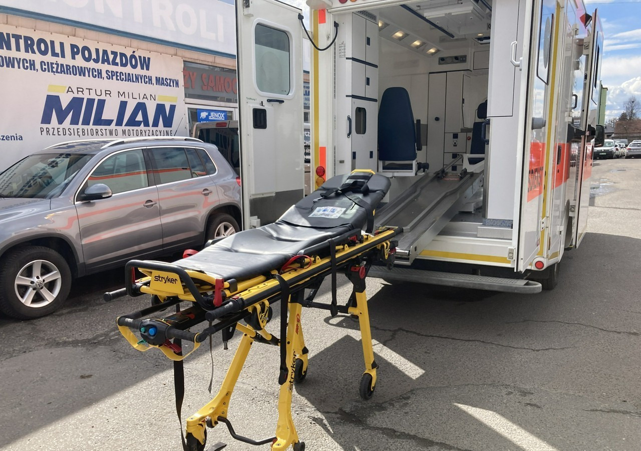 Mercedes-Benz Sprinter Sprinter 519 Karetka 4X4 Ambulans MODEL 2017 - Ambulancia: foto 1 Mercedes-Benz Sprinter Sprinter 519 Karetka 4X4 Ambulans MODEL 2017 - Ambulancia: foto 1
