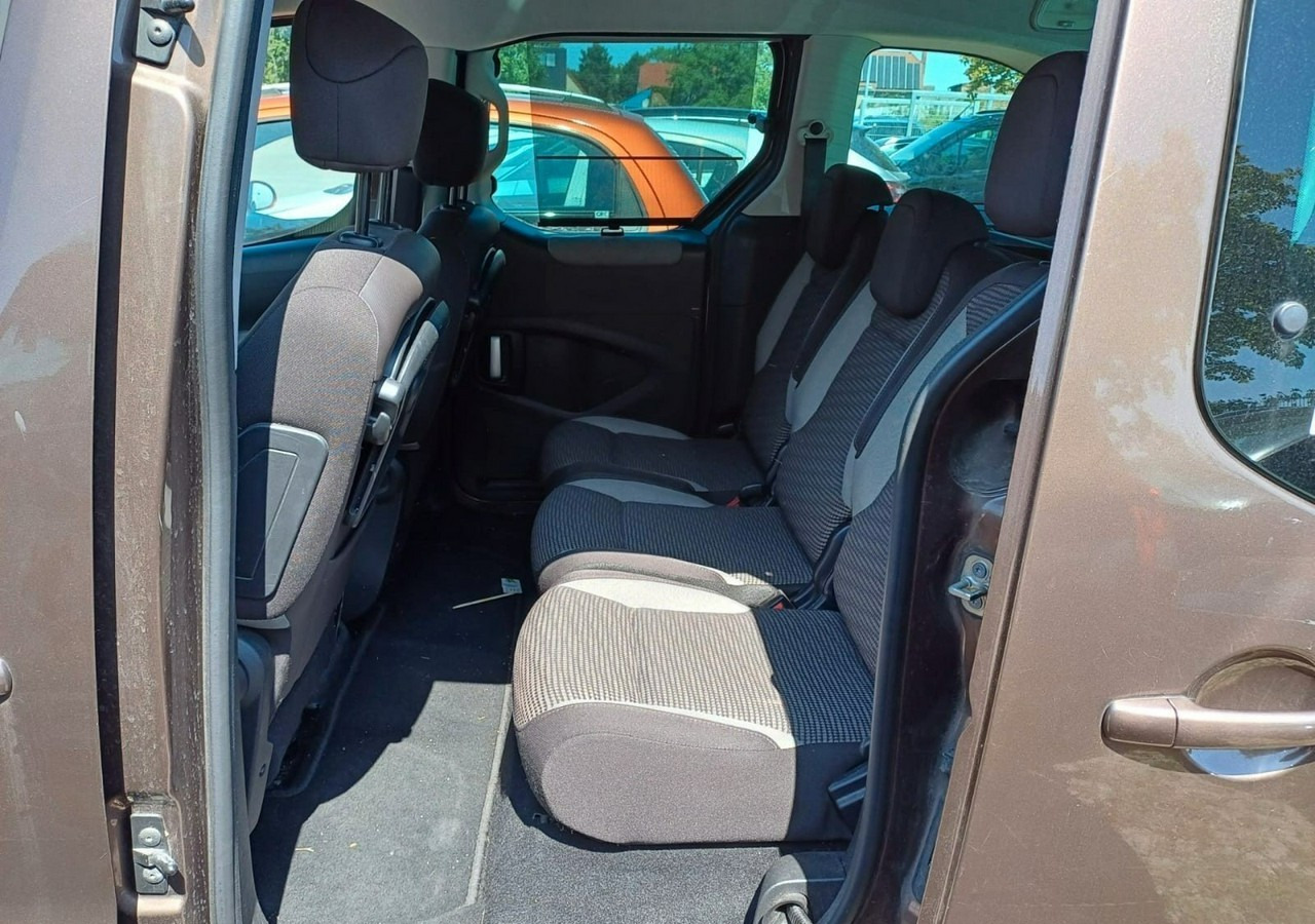 Peugeot Partner II Peugeot Partner Tepee 100 Family Model 2013 - Coche: foto 5 Peugeot Partner II Peugeot Partner Tepee 100 Family Model 2013 - Coche: foto 5