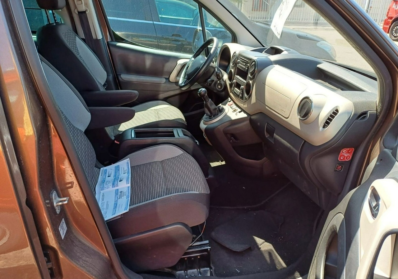Peugeot Partner II Peugeot Partner Tepee 100 Family Model 2013 - Coche: foto 2 Peugeot Partner II Peugeot Partner Tepee 100 Family Model 2013 - Coche: foto 2