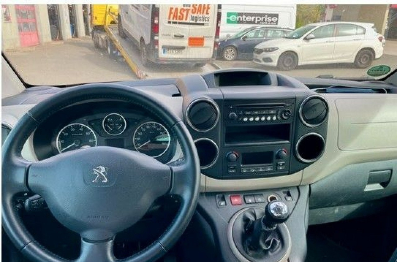 Peugeot Partner II Peugeot Partner Tepee 100 Family Model 2013 - Coche: foto 4 Peugeot Partner II Peugeot Partner Tepee 100 Family Model 2013 - Coche: foto 4