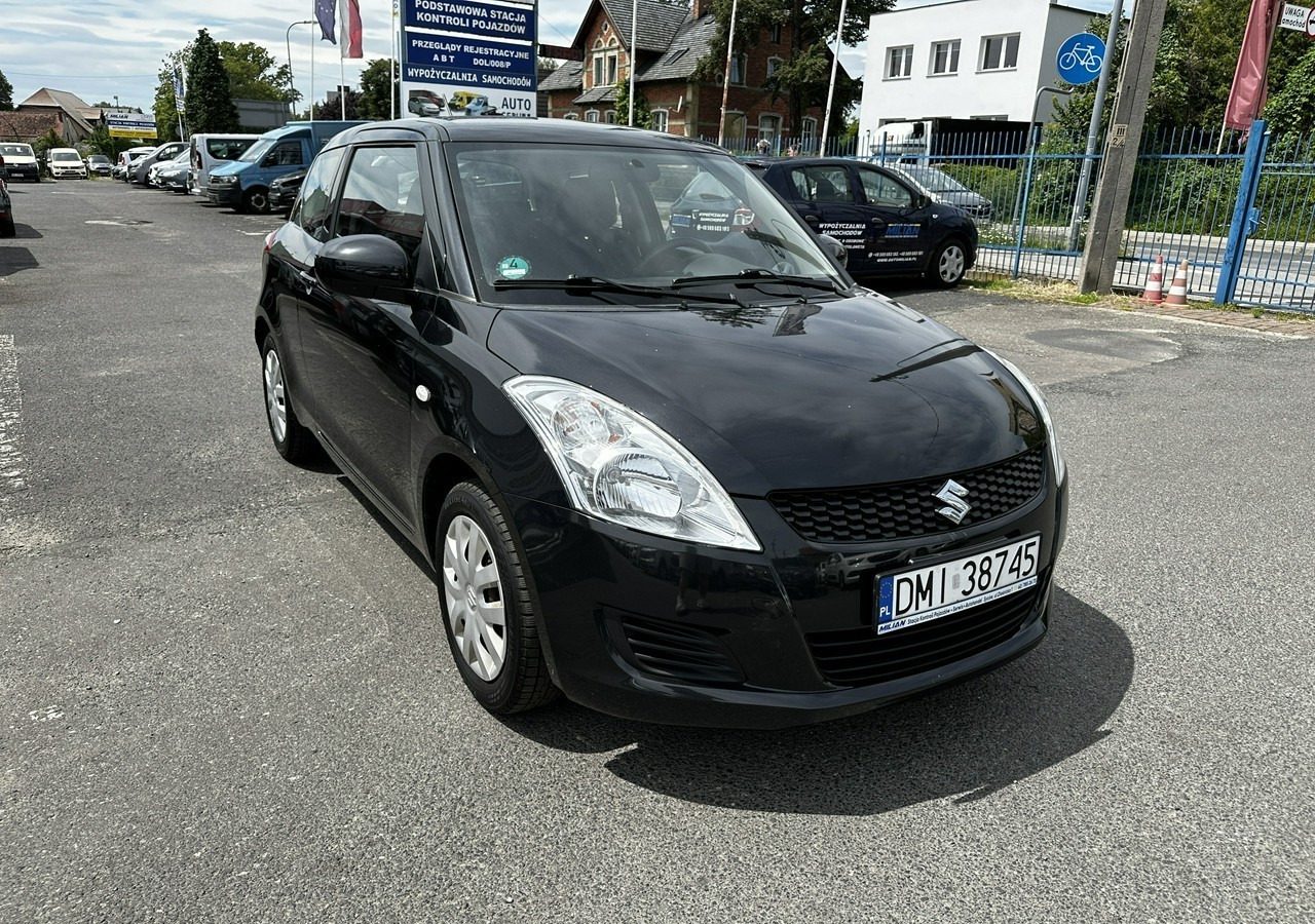 Suzuki Swift V Suzuki Swift 1.2-94KM Klima Model 2012 - Coche: foto 1 Suzuki Swift V Suzuki Swift 1.2-94KM Klima Model 2012 - Coche: foto 1