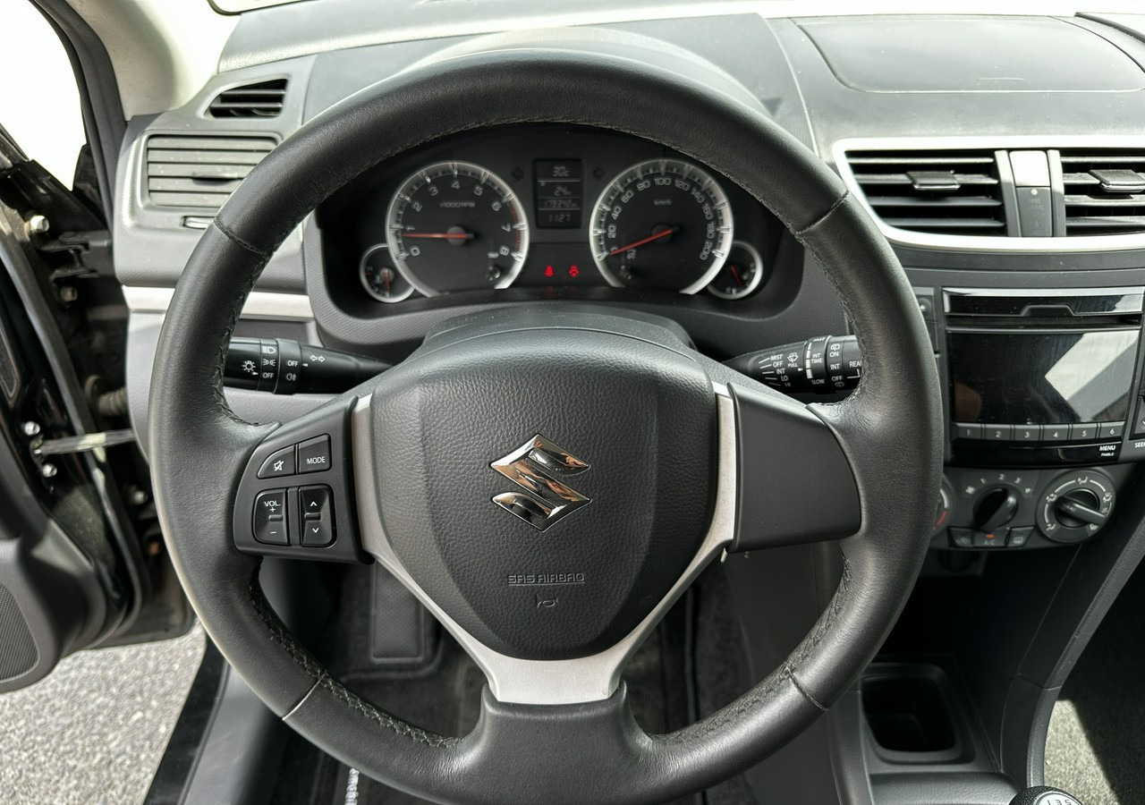 Suzuki Swift V Suzuki Swift 1.2-94KM Klima Model 2012 - Coche: foto 5 Suzuki Swift V Suzuki Swift 1.2-94KM Klima Model 2012 - Coche: foto 5