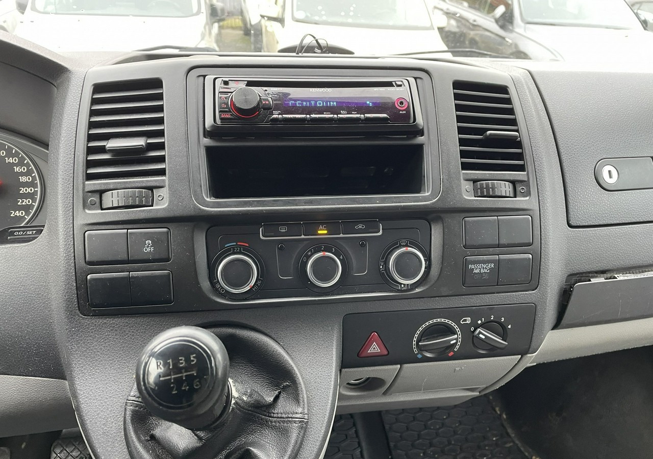 Volkswagen Transporter T5 Transporter T5 Lift 2.0 Tdi 9-osob Klima 2011 - Coche: foto 5 Volkswagen Transporter T5 Transporter T5 Lift 2.0 Tdi 9-osob Klima 2011 - Coche: foto 5
