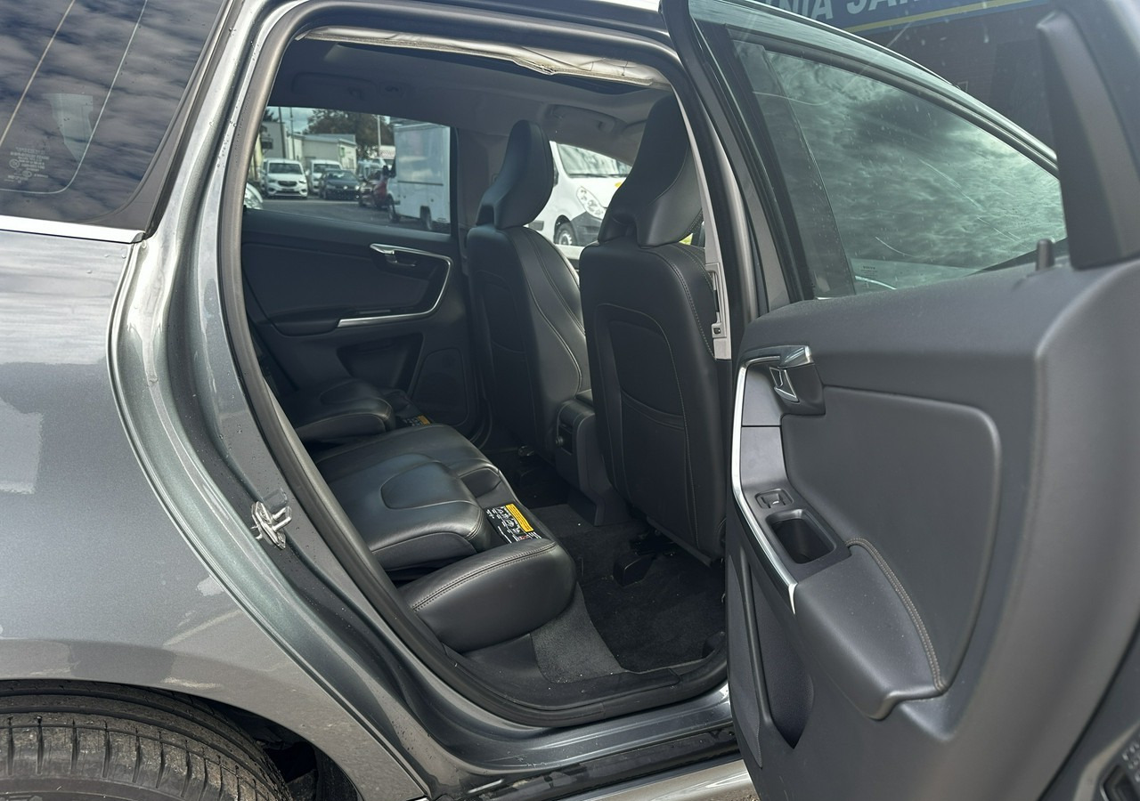 SUV/ Todoterreno Volvo XC60 I Volvo XC 60 D4AWD Bogate wyposażenie 2017: foto 18
