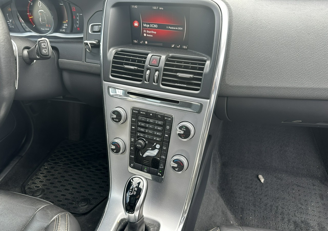 SUV/ Todoterreno Volvo XC60 I Volvo XC 60 D4AWD Bogate wyposażenie 2017: foto 15