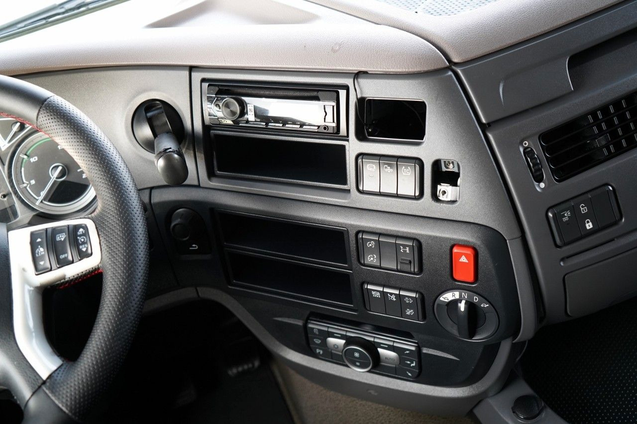 Cabeza tractora DAF XF 480 / SPACE CAB / RETARDER / OPONY 100%: foto 30