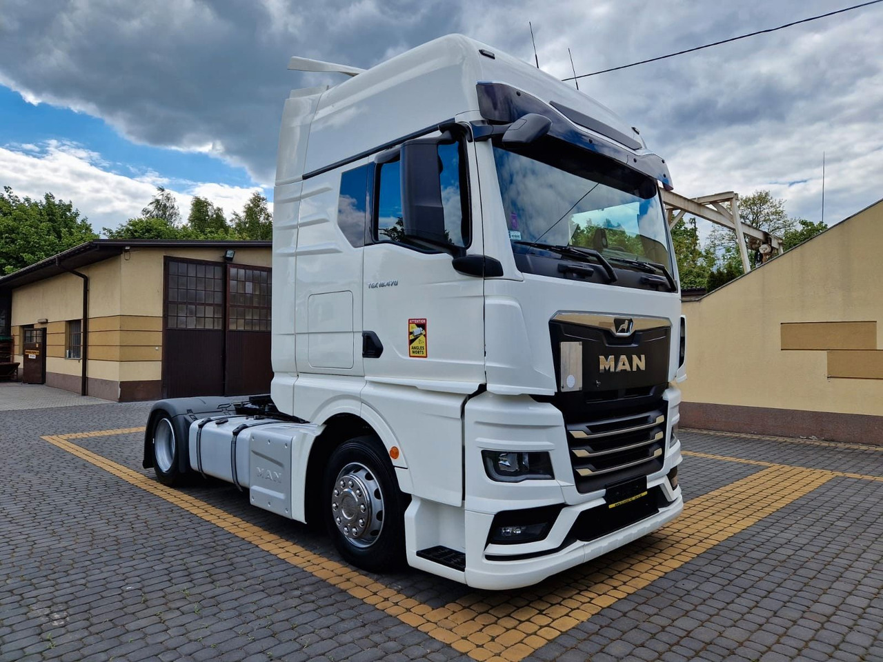 MAN TGX 18.470 / MEGA / XXL / LOWDECK / EURO 6 / - Cabeza tractora: foto 2 MAN TGX 18.470 / MEGA / XXL / LOWDECK / EURO 6 / - Cabeza tractora: foto 2