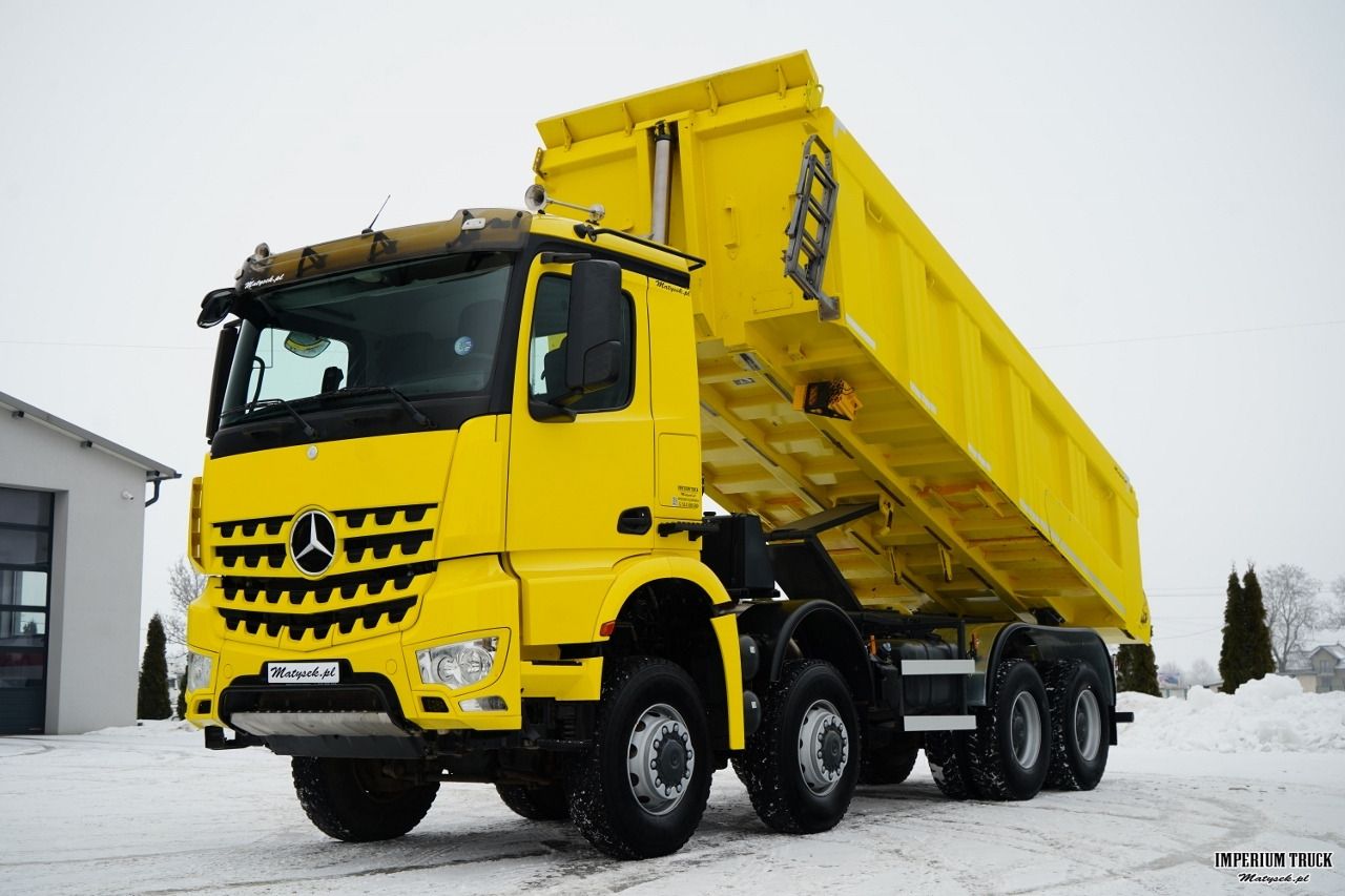 MERCEDES-BENZ AROCS 4151 / 8X8 / WYWROTKA TYLNOZSYPOWA / HYDROKLAPA / 6 M / AUTOMAT / EURO 6 - Volquete camión: foto 1 MERCEDES-BENZ AROCS 4151 / 8X8 / WYWROTKA TYLNOZSYPOWA / HYDROKLAPA / 6 M / AUTOMAT / EURO 6 - Volquete camión: foto 1
