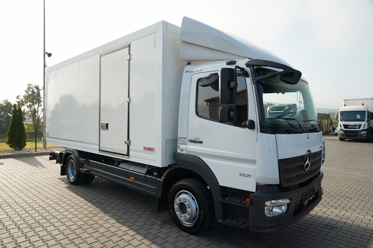 Mercedes-Benz ATEGO / 1221 / KONTENER 5.6 M / 4x2 / WINDA D H - Frigorífico furgoneta: foto 2 Mercedes-Benz ATEGO / 1221 / KONTENER 5.6 M / 4x2 / WINDA D H - Frigorífico furgoneta: foto 2