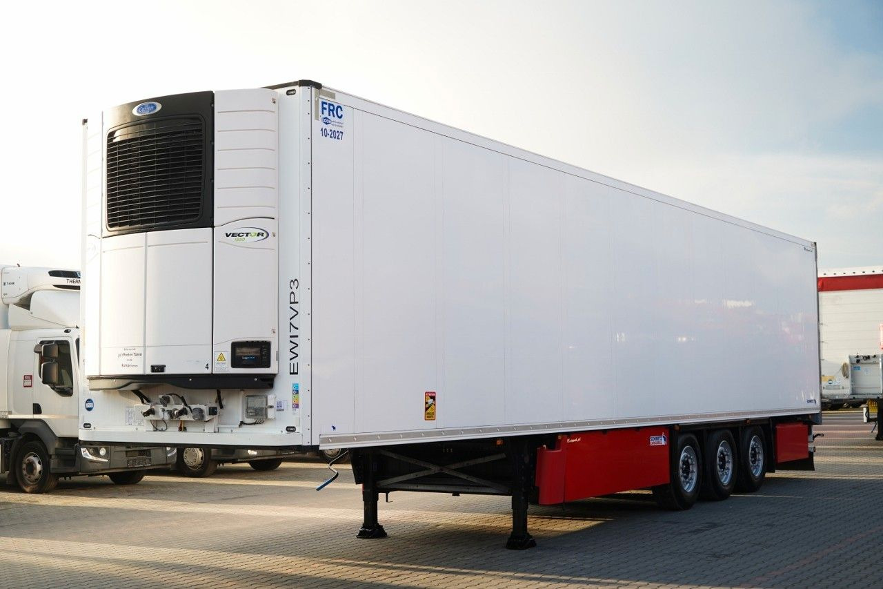 Schmitz Cargobull CHŁODNIA / CARRIER VECTOR 1550 / 2x OŚ PODNOSZO - Frigorífico semirremolque: foto 1 Schmitz Cargobull CHŁODNIA / CARRIER VECTOR 1550 / 2x OŚ PODNOSZO - Frigorífico semirremolque: foto 1