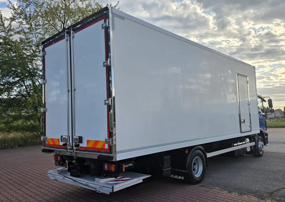 MAN TGM 15.250 / CHŁODNIA / WINDA / 2018 ROK / 230 TYŚ KM / BOCZNE DRZWI / AUTOMAT / SPROWADZONY / E6 / 18 EUROPALET/ - Frigorífico camión: foto 4 MAN TGM 15.250 / CHŁODNIA / WINDA / 2018 ROK / 230 TYŚ KM / BOCZNE DRZWI / AUTOMAT / SPROWADZONY / E6 / 18 EUROPALET/ - Frigorífico camión: foto 4
