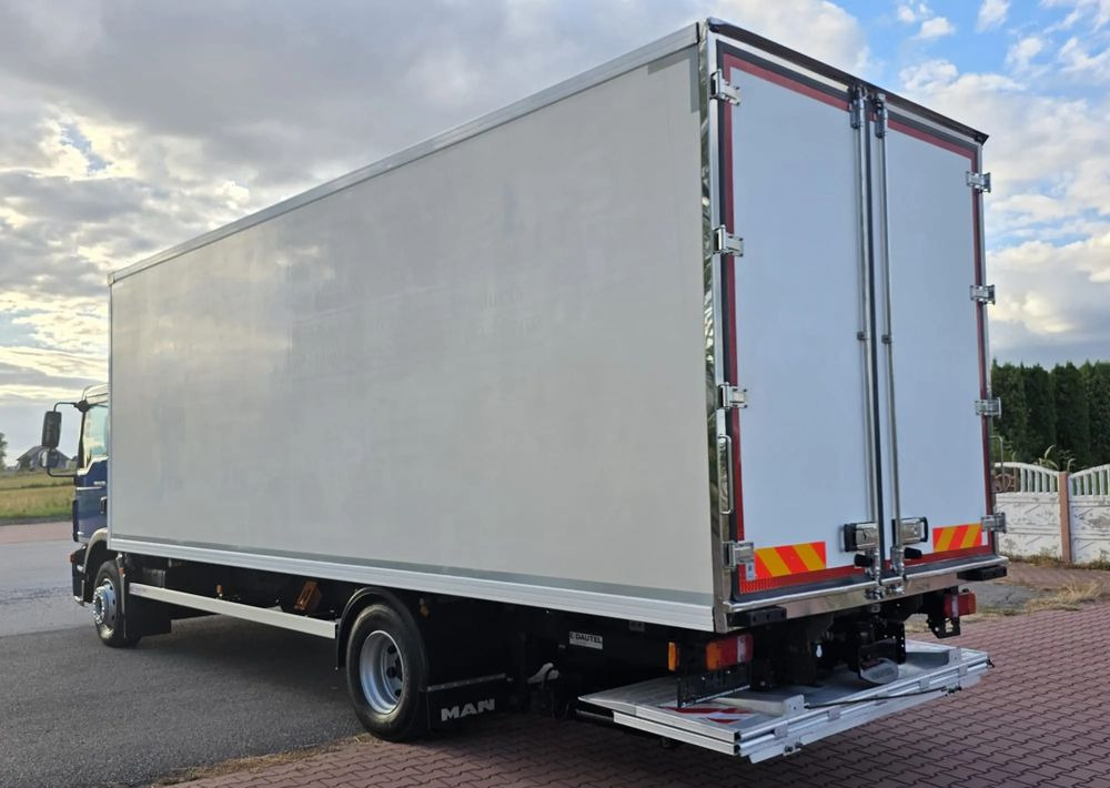MAN TGM 15.250 / CHŁODNIA / WINDA / 2018 ROK / 230 TYŚ KM / BOCZNE DRZWI / AUTOMAT / SPROWADZONY / E6 / 18 EUROPALET/ - Frigorífico camión: foto 3 MAN TGM 15.250 / CHŁODNIA / WINDA / 2018 ROK / 230 TYŚ KM / BOCZNE DRZWI / AUTOMAT / SPROWADZONY / E6 / 18 EUROPALET/ - Frigorífico camión: foto 3