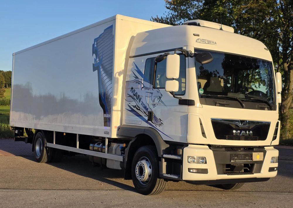 MAN TGM 15.290 / TGL / KONTENER / IZOTERMA / WINDA / KLIMA POSTOJOWA / 2019R / EURO 6 / PEŁEN SERWIS / 8200KG ŁADOWNOŚĆ / SPROWADZONY / ZADBANY / JAK NOWY / KSIĄŻKA SERWISOWA / E6 / 18 PALET - Camión caja cerrada: foto 2 MAN TGM 15.290 / TGL / KONTENER / IZOTERMA / WINDA / KLIMA POSTOJOWA / 2019R / EURO 6 / PEŁEN SERWIS / 8200KG ŁADOWNOŚĆ / SPROWADZONY / ZADBANY / JAK NOWY / KSIĄŻKA SERWISOWA / E6 / 18 PALET - Camión caja cerrada: foto 2