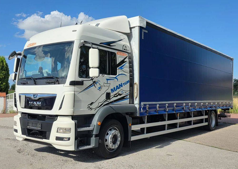 MAN TGM 18.290 / 18.250 /E6 / 22 PALETY / AUTOMAT / ZSUWANY DACH ORAZ BOKI / 9700 ŁADOWNOŚĆ / SERWISOWANY / NISKI PRZEBIEG / WINDA / FIRANKA / 11.2018 / 459 TYŚ PRZEBIEG / PIERWSZY WŁAŚCICIEL/ - Camión lona: foto 1 MAN TGM 18.290 / 18.250 /E6 / 22 PALETY / AUTOMAT / ZSUWANY DACH ORAZ BOKI / 9700 ŁADOWNOŚĆ / SERWISOWANY / NISKI PRZEBIEG / WINDA / FIRANKA / 11.2018 / 459 TYŚ PRZEBIEG / PIERWSZY WŁAŚCICIEL/ - Camión lona: foto 1