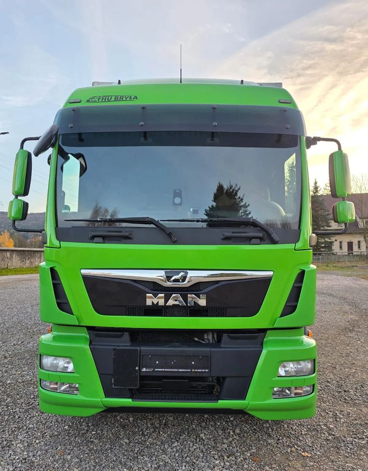 MAN TGM 18.320 / 18.290 / 15.290 / IZOTERMA / WINDA / 19PALET / E6 / 08.2018 / LIFT / SPROWADZONY / AUTOMAT / SYPIALKA / PIERWSZY WŁAŚCICIEL / BOCZNE DRZWI / STAN BARDZO DOBRY - Frigorífico camión: foto 3 MAN TGM 18.320 / 18.290 / 15.290 / IZOTERMA / WINDA / 19PALET / E6 / 08.2018 / LIFT / SPROWADZONY / AUTOMAT / SYPIALKA / PIERWSZY WŁAŚCICIEL / BOCZNE DRZWI / STAN BARDZO DOBRY - Frigorífico camión: foto 3