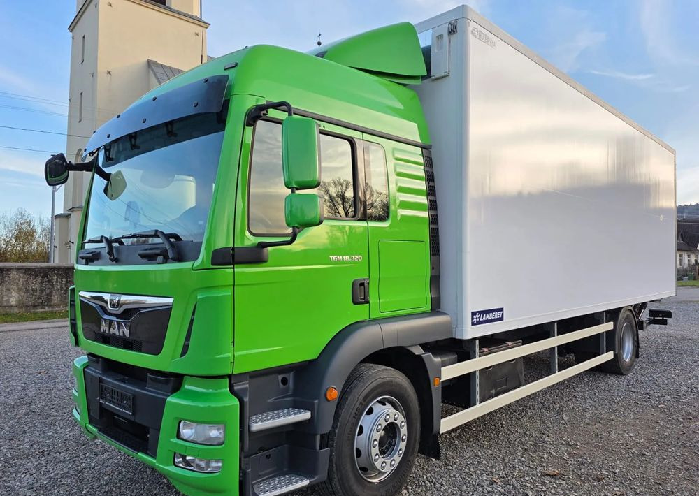 MAN TGM 18.320 / 18.290 / 15.290 / IZOTERMA / WINDA / 19PALET / E6 / 08.2018 / LIFT / SPROWADZONY / AUTOMAT / SYPIALKA / PIERWSZY WŁAŚCICIEL / BOCZNE DRZWI / STAN BARDZO DOBRY - Frigorífico camión: foto 2 MAN TGM 18.320 / 18.290 / 15.290 / IZOTERMA / WINDA / 19PALET / E6 / 08.2018 / LIFT / SPROWADZONY / AUTOMAT / SYPIALKA / PIERWSZY WŁAŚCICIEL / BOCZNE DRZWI / STAN BARDZO DOBRY - Frigorífico camión: foto 2