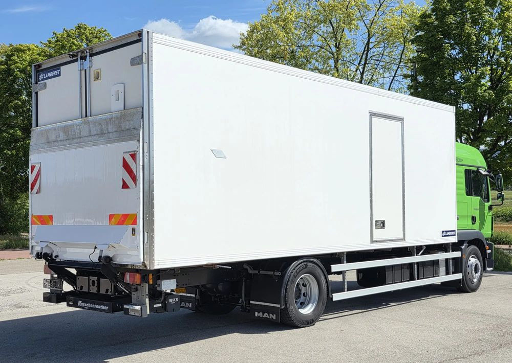 MAN TGM 18.340 / 18.290 / 15.290 / IZOTERMA / WINDA / 19PALET /E6 / SPROWADZONY / AUTOMAT / SYPIALKA / PIERWSZY WŁAŚCICIEL / BOCZNE DRZWI / STAN BARDZO DOBRY - Frigorífico camión: foto 4 MAN TGM 18.340 / 18.290 / 15.290 / IZOTERMA / WINDA / 19PALET /E6 / SPROWADZONY / AUTOMAT / SYPIALKA / PIERWSZY WŁAŚCICIEL / BOCZNE DRZWI / STAN BARDZO DOBRY - Frigorífico camión: foto 4