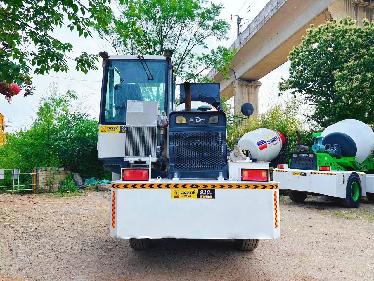 DEYI 2 cubic concrete mixer - Camión hormigonera: foto 5 DEYI 2 cubic concrete mixer - Camión hormigonera: foto 5