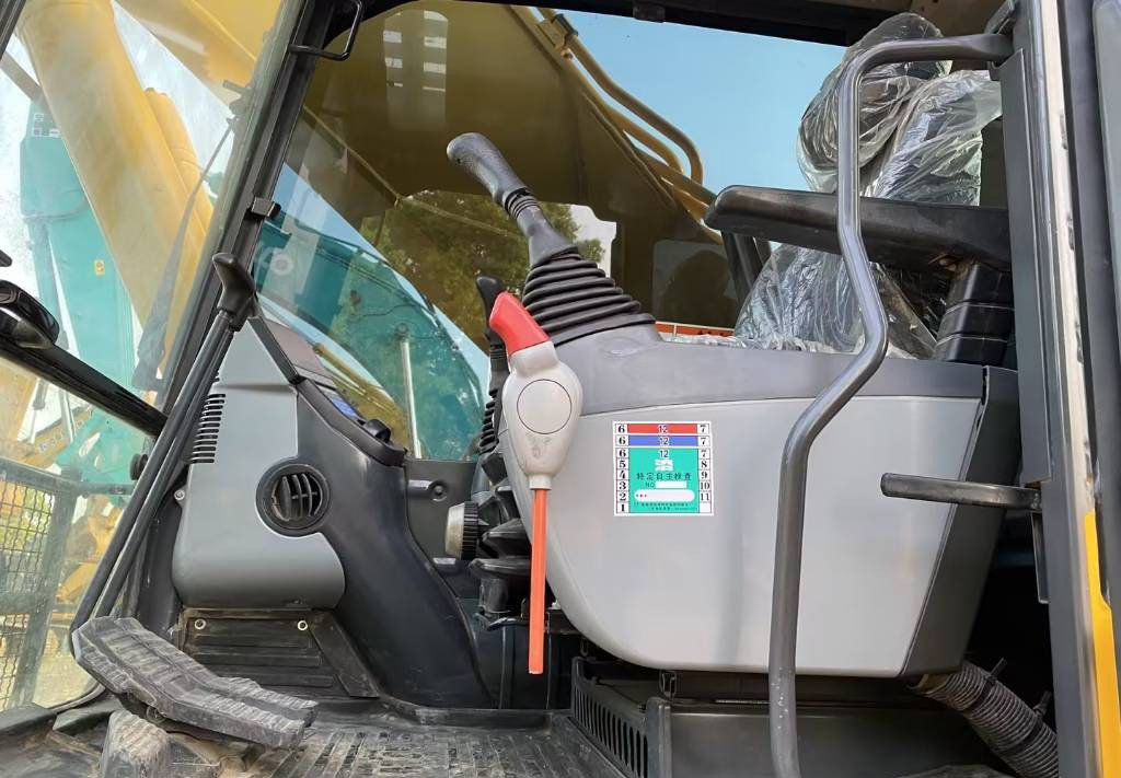 KOMATSU PC 450-8 - Excavadora de cadenas: foto 5 KOMATSU PC 450-8 - Excavadora de cadenas: foto 5