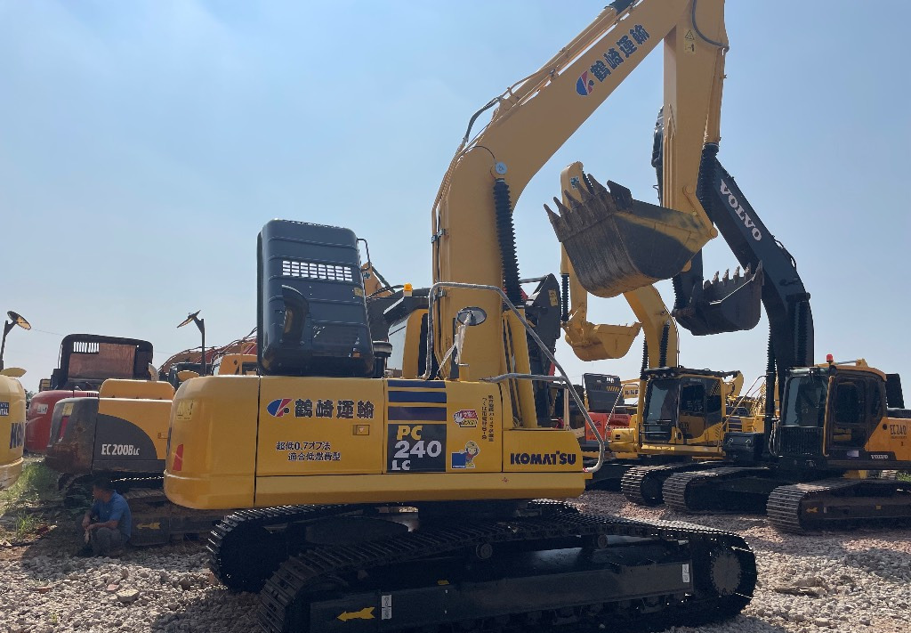 Komatsu PC 240 PC220 PC240-8 - Excavadora de cadenas: foto 1 Komatsu PC 240 PC220 PC240-8 - Excavadora de cadenas: foto 1