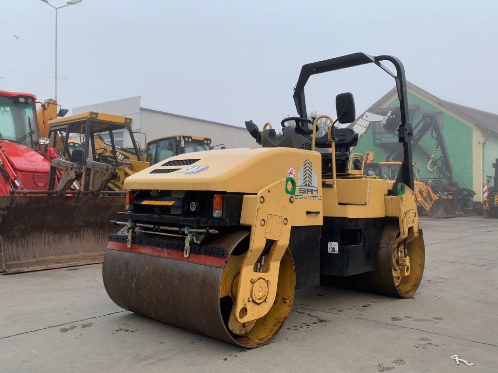 CAT CB 334 E - Apisonadora de asfalto: foto 1 CAT CB 334 E - Apisonadora de asfalto: foto 1