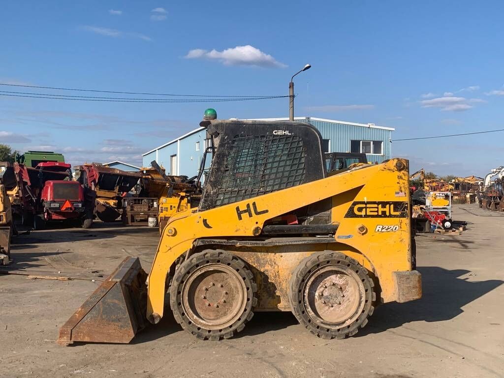 Gehl R 220 Gehl R 220 - Minicargadora: foto 2 Gehl R 220 Gehl R 220 - Minicargadora: foto 2