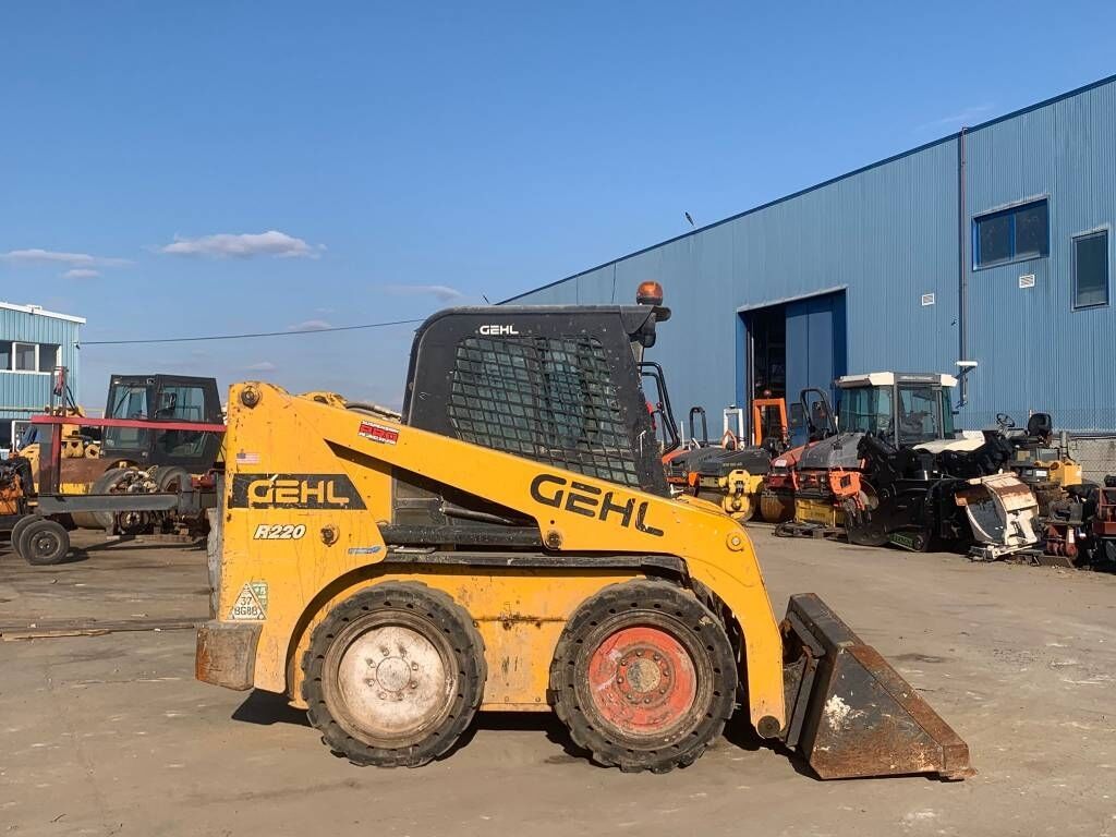 Gehl R 220 Gehl R 220 - Minicargadora: foto 5 Gehl R 220 Gehl R 220 - Minicargadora: foto 5