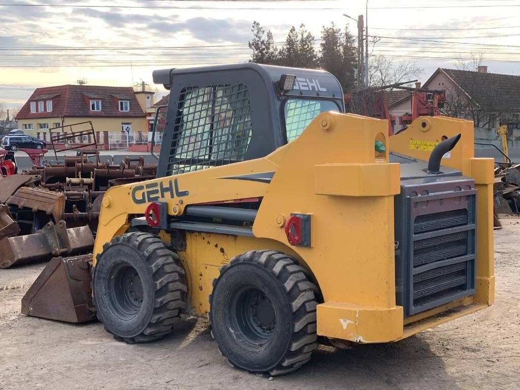 Gehl R 260 Gehl R 260 - Minicargadora: foto 3 Gehl R 260 Gehl R 260 - Minicargadora: foto 3