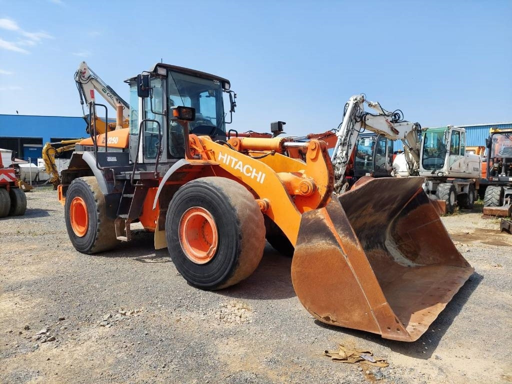 Hitachi ZW250 - Cargadora de ruedas: foto 1 Hitachi ZW250 - Cargadora de ruedas: foto 1