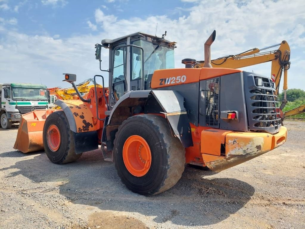 Hitachi ZW250 - Cargadora de ruedas: foto 4 Hitachi ZW250 - Cargadora de ruedas: foto 4