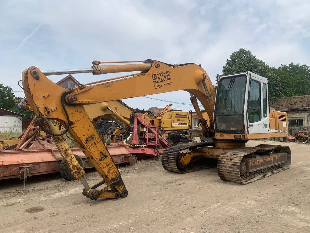 Liebherr R902 For Parts - Excavadora de cadenas: foto 1 Liebherr R902 For Parts - Excavadora de cadenas: foto 1