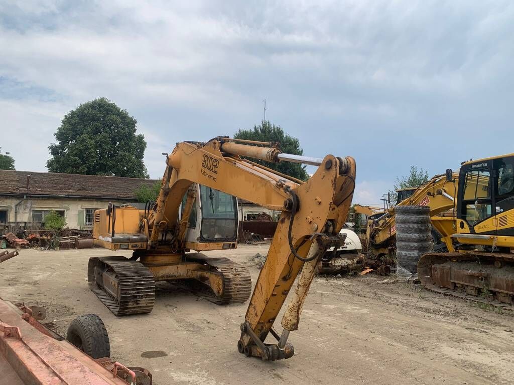 Liebherr R902 For Parts - Excavadora de cadenas: foto 4 Liebherr R902 For Parts - Excavadora de cadenas: foto 4
