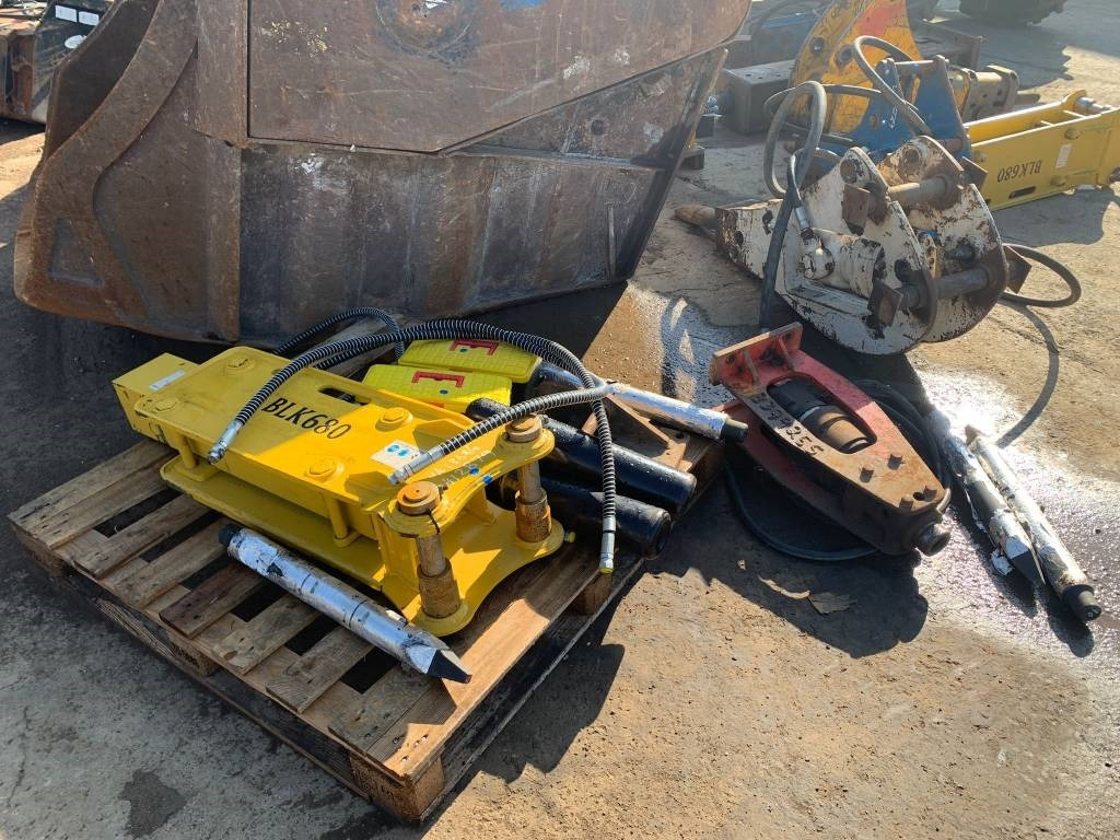 Mustang Different Types of Hammers - Martillo hidráulico para Maquinaria de construcción: foto 4 Mustang Different Types of Hammers - Martillo hidráulico para Maquinaria de construcción: foto 4