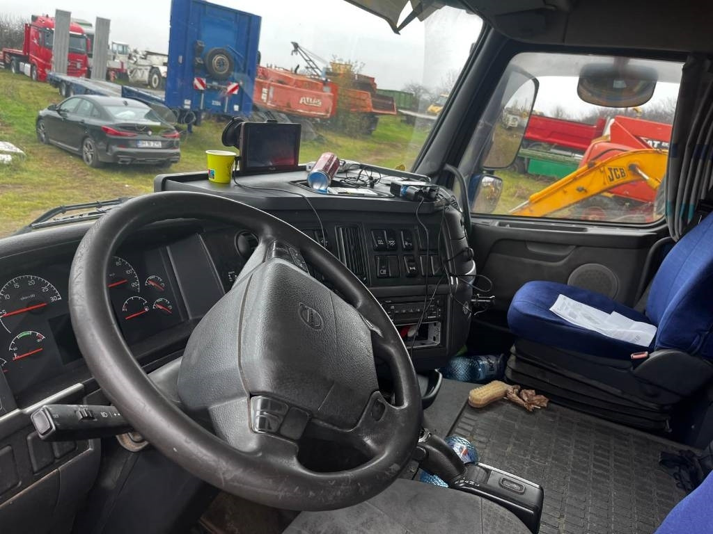 Volvo FH 12 460 - Camión caja cerrada: foto 4 Volvo FH 12 460 - Camión caja cerrada: foto 4