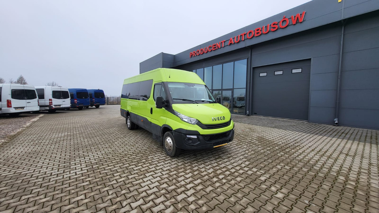 Iveco Daily 24 places + 4 standing - Minibús, Furgoneta de pasajeros: foto 1 Iveco Daily 24 places + 4 standing - Minibús, Furgoneta de pasajeros: foto 1