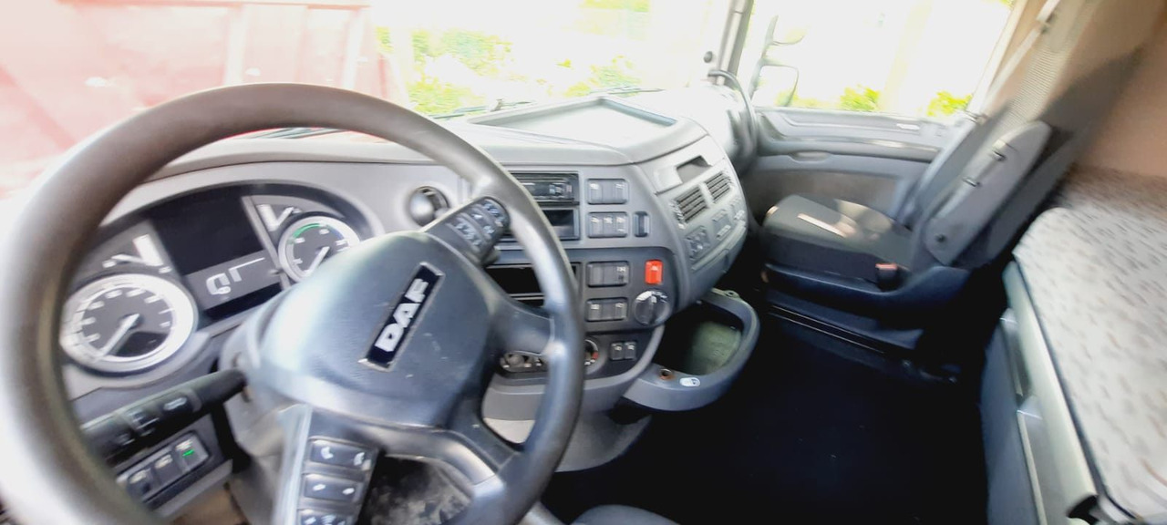 DAF XF106-460PS 1-Hand - Cabeza tractora: foto 5 DAF XF106-460PS 1-Hand - Cabeza tractora: foto 5