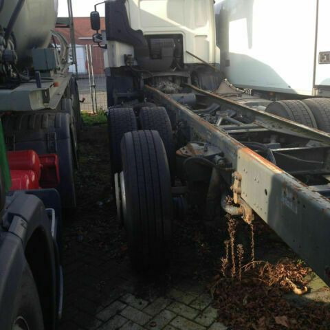 DAF CF 85-410 6X2 Blatt/Luft G.Haus Fahrgestell - Chasis camión: foto 2 DAF CF 85-410 6X2 Blatt/Luft G.Haus Fahrgestell - Chasis camión: foto 2